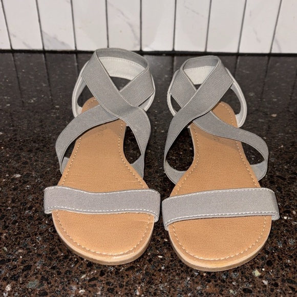 DREAM PAIRS womens ELATICA-6 flat sandal, size 7, gray - Picture 2 of 6